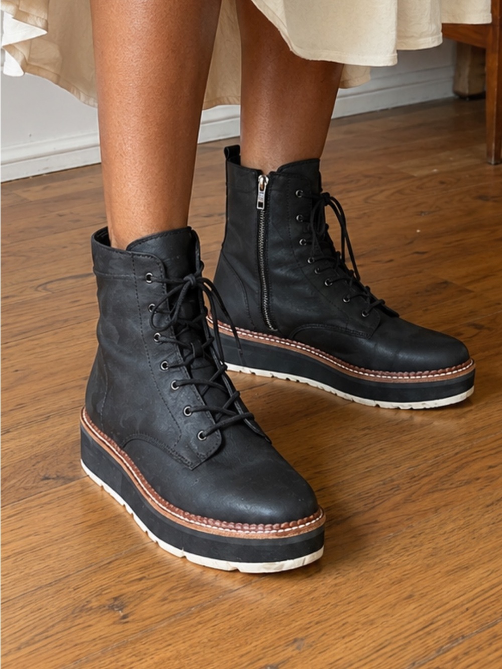 Dolce Vita Black Lace-Up Platform Combat Ankle Boots Women’s Size 9